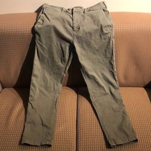 American Eagle Men’s Olive Chino Pants 34x30